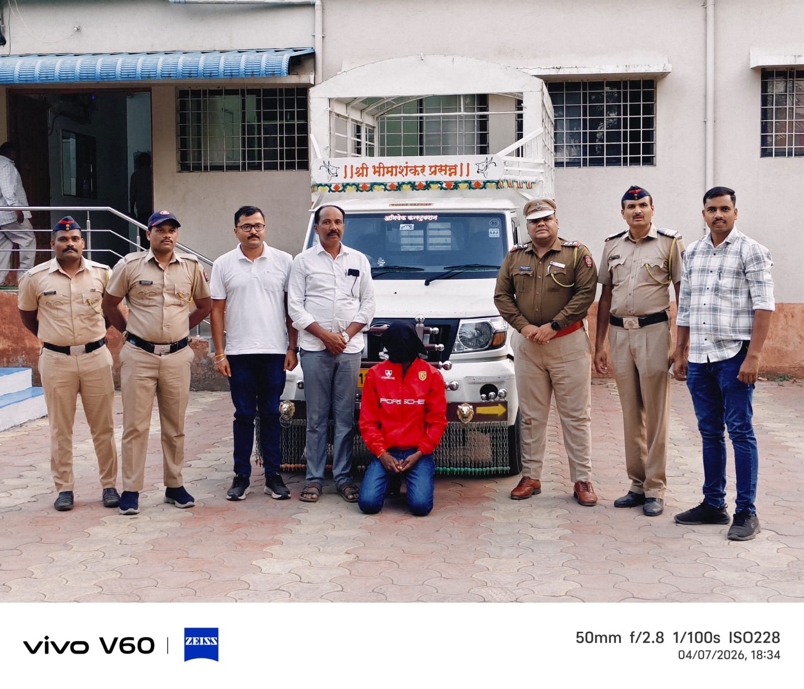 बळीराजाला दिलासा- शेतकऱ्यांचे चोरीला गेलेले १० शेतीपंप चोरी करणाऱ्या टोळीचा रहिमतपूर पोलिसांकडून पर्दाफाश ८ लाखांचा मुद्देमाल जप्त